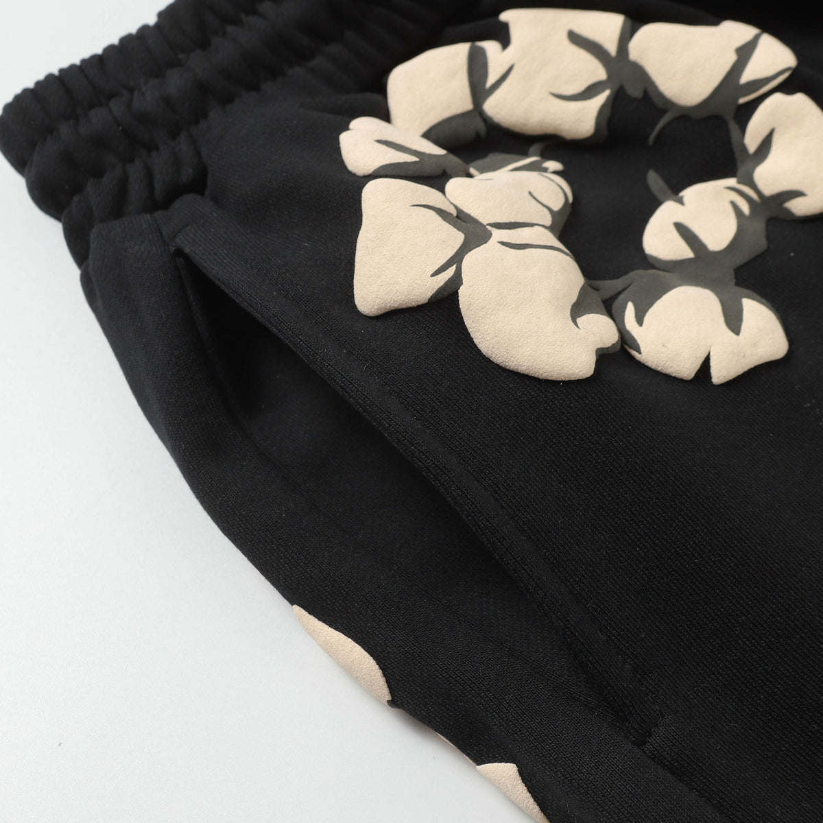 DENIM TEARS Shorts 8201