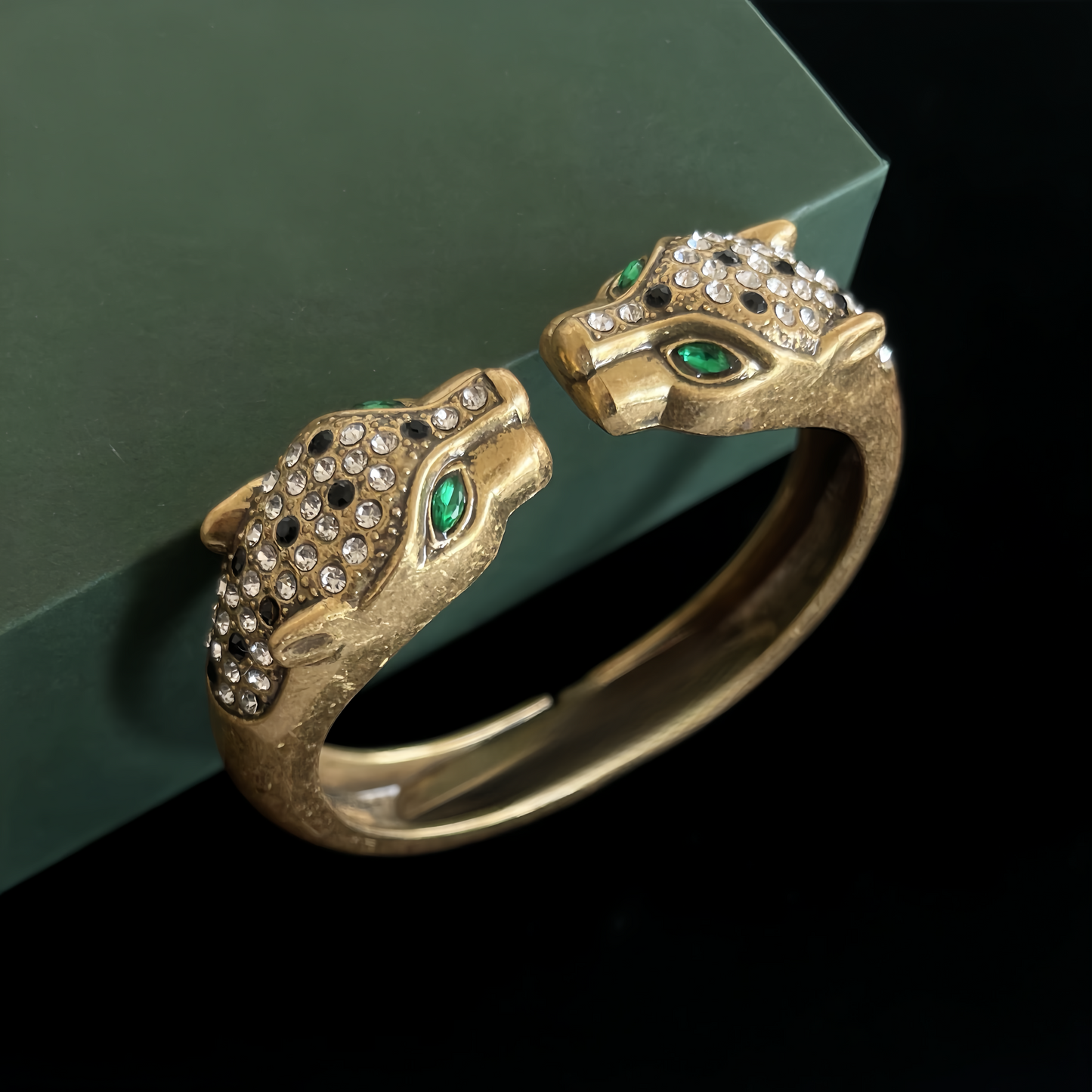 ➡️V  Bracelet 01