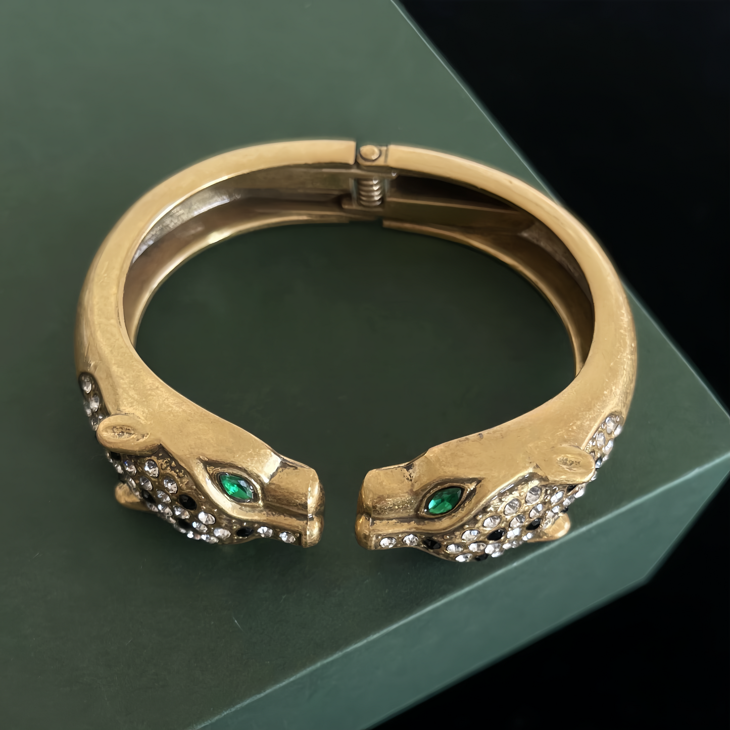 ➡️V  Bracelet 01